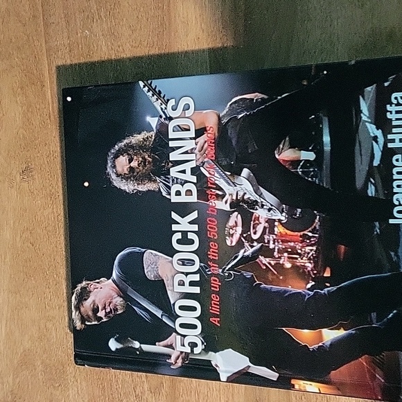 500 Rock Bands: A line up of 500 best rock bands book - Picture 2 of 4